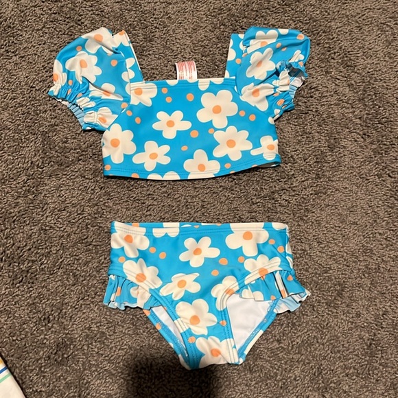 Old Navy Rompers and swimsuit bundle - Picture 6 of 7